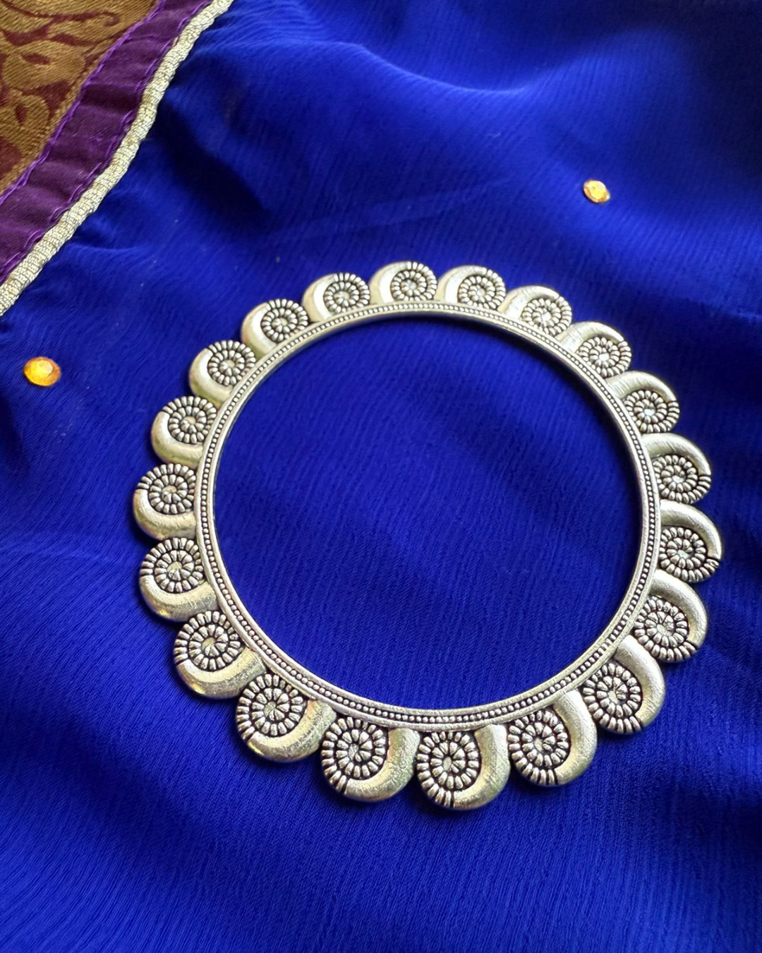 Oxidised Bangle – Round Floral Design (1 PC)